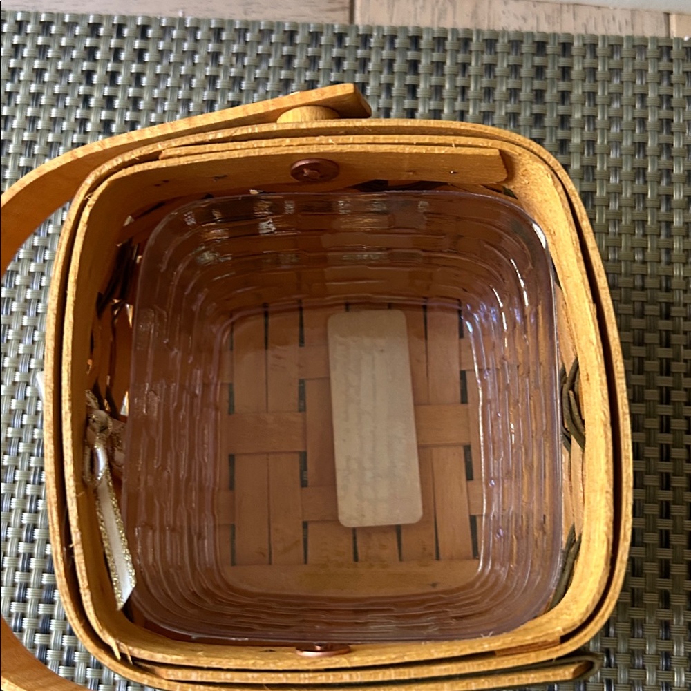 LAST CHANCE *Vintage LONGABERGER Christmas Basket w/ wood lid. - Picture 7 of 8